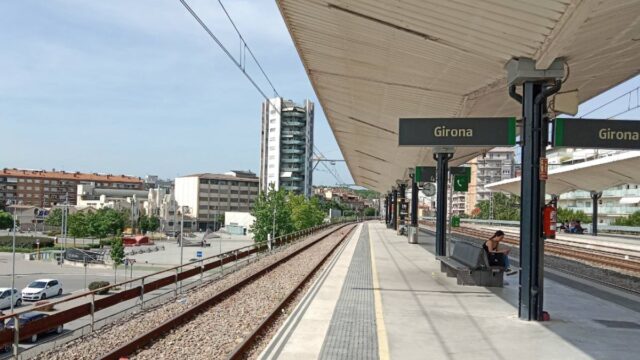 Imatge de les vies de Rodalies a Girona