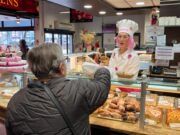El Mercat de Salt celebra el Carnestoltes inspirat en el Carnaval de Venècia