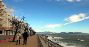 La ventada frega els 170 km/h a l’Alt Empordà i talla sis carreteres a la demarcació de Girona