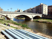 Girona comença a reforçar les bigues de la plataforma de la plaça Catalunya i preveu enllestir les obres urgents al juny