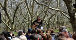 Suu omple el Camp dels Noguers de Crespià en el concert inaugural del Recòndit