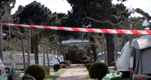 Ferit lleu un home per la caiguda d’un arbre en un càmping de Platja d’Aro