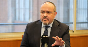 Fernández avisa Vox que si “bloqueja” pactes amb el PP per fer una alternativa a Sánchez acabarà “desapareixent”