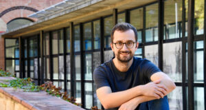 Bernat Gimeno s’estrena al món literari amb ‘Set de poder’, un thriller ambientat al món de la política catalana