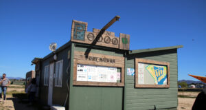 Veïns i ecologistes reclamen el tancament d’un aparcament de caravanes “sense llicència” a la Gola del Fluvià