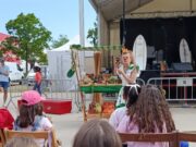 El grup musical Tarraco Surfers clou el Mercat de la Furgoteca a Salt